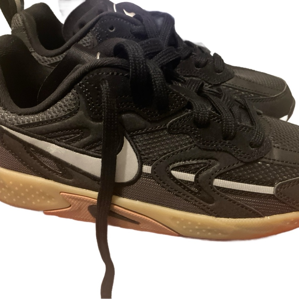 Boys Nike Jam sneakers Sz 6.5